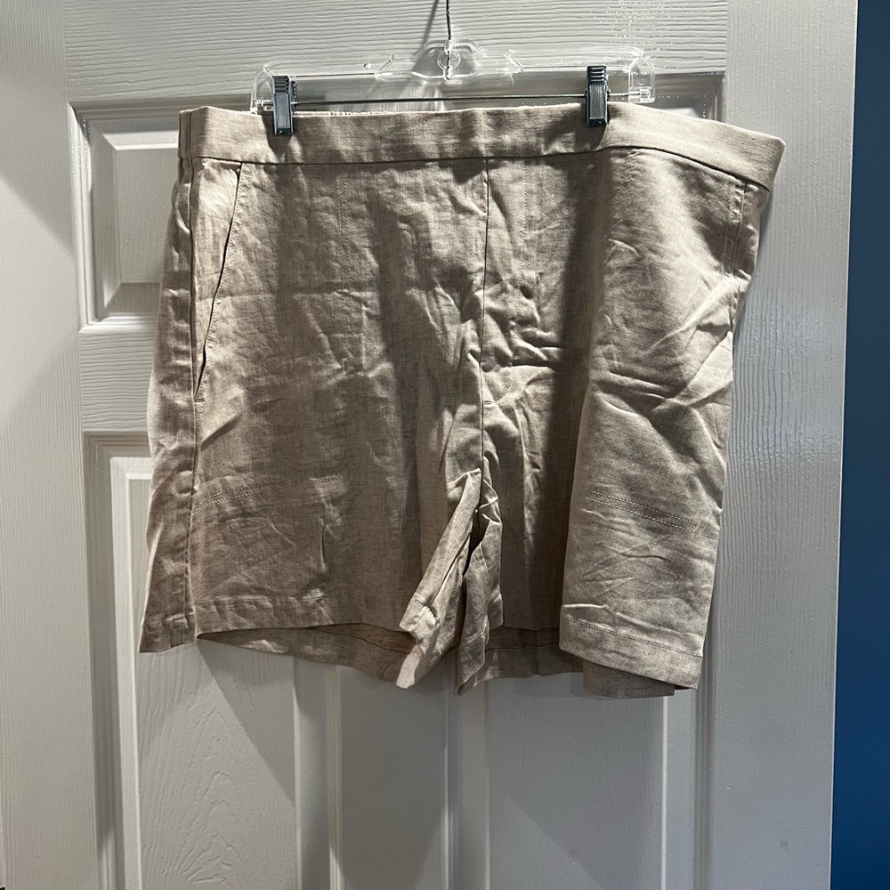 Banana Republic Women's Tan Flat Front Shorts